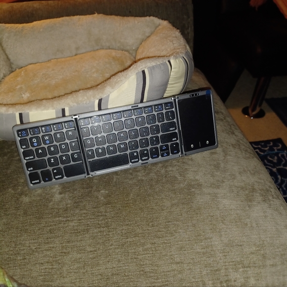 NIB SEENDA Foldable Bluetooth Keyboard with Touchpad - Picture 10 of 11